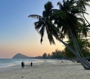 Bangkok to Koh Lanta: Thung Mua Laeng Beach, Thailand